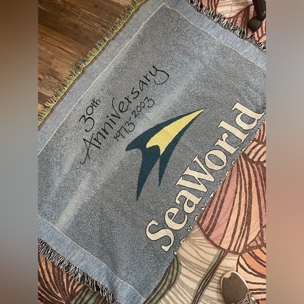 Vintage 2003 Sea World Orlando Theme Park 30th Anniversary Employee Throw